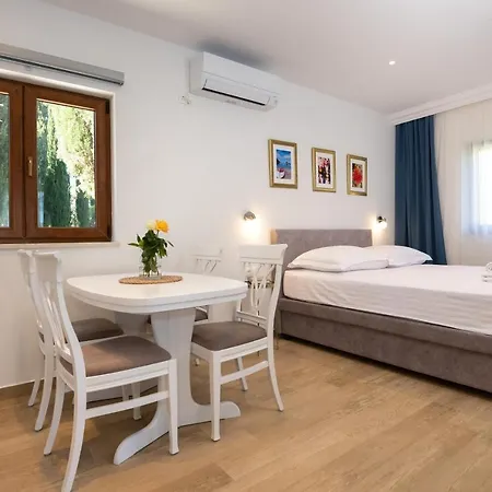 Hotel Sveta Ana 3*